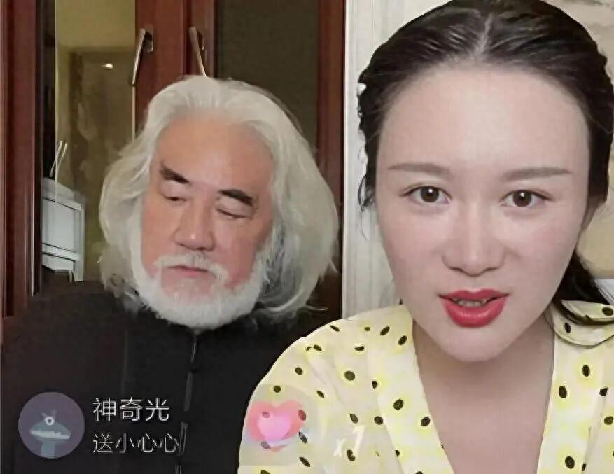 星空体育下载-妻子嫌他“一股老年味”，73岁张纪中刮掉蓄了30年的胡子！